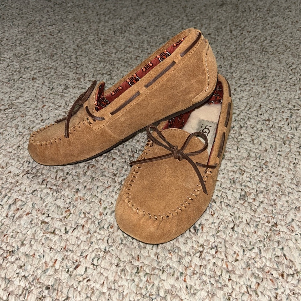 UGG Moccasin. Size 4. Never worn, perfect condition!